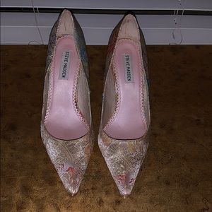 Madden embroidered shoe!